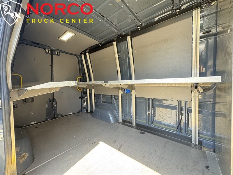 Used 2018 Mercedes-Benz Sprinter 2500 image 3