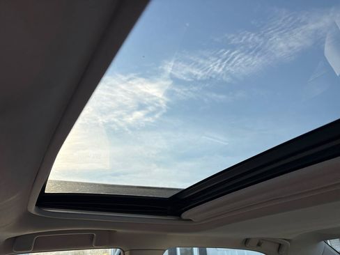 Used 2014 Toyota Camry LE w/ Moonroof Package FWD image 40