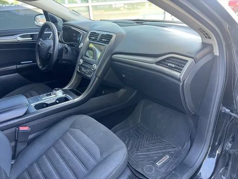 Used 2017 Ford Fusion SE w/ Fusion SE Technology Package FWD image 21