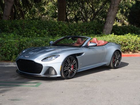 Used 2021 Aston Martin DBS Superleggera Volante image 27