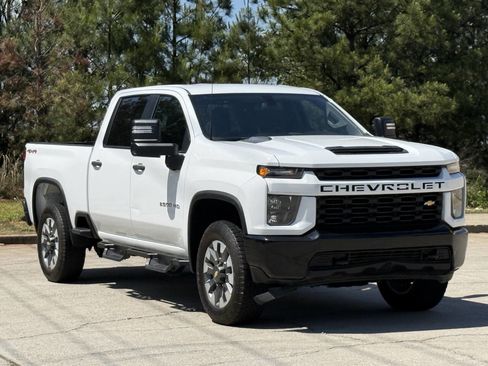 Used 2022 Chevrolet Silverado 2500 Custom w/ Custom Convenience Package AWD/4WD image 3