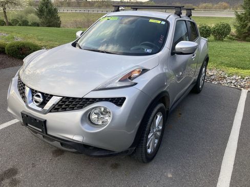 Used 2016 Nissan Juke SV image 3