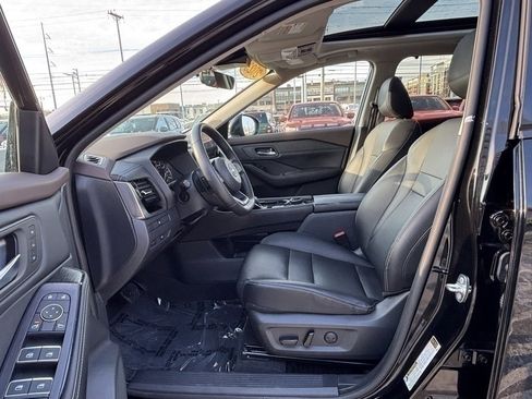 Used 2023 Nissan Rogue SL w/ SL Premium Package image 10