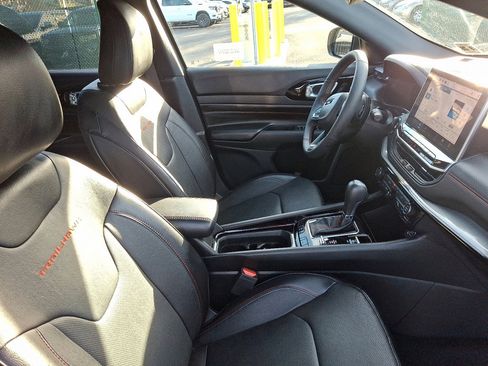 Certified 2023 Jeep Compass Trailhawk w/ Trailhawk Elite Group image 11