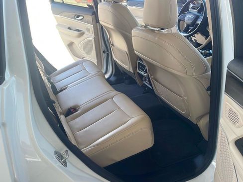 Used 2022 Jeep Grand Cherokee Limited image 13