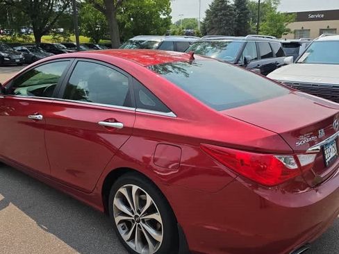Used 2013 Hyundai Sonata SE w/ Navigation & Sunroof Pkg FWD image 2