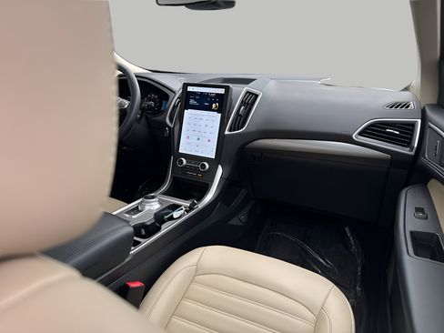 Used 2024 Ford Edge SEL w/ Convenience Package image 12