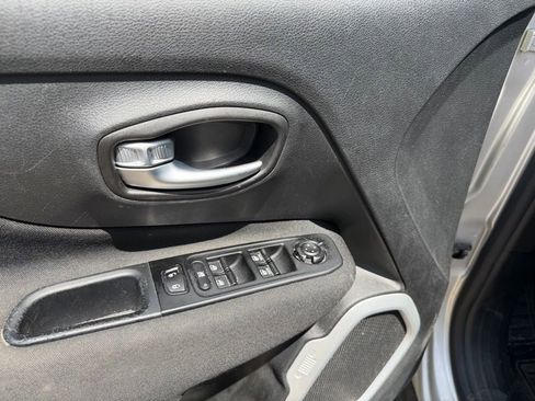 Used 2020 Jeep Renegade Sport w/ UConnect 7.0 Group FWD image 6