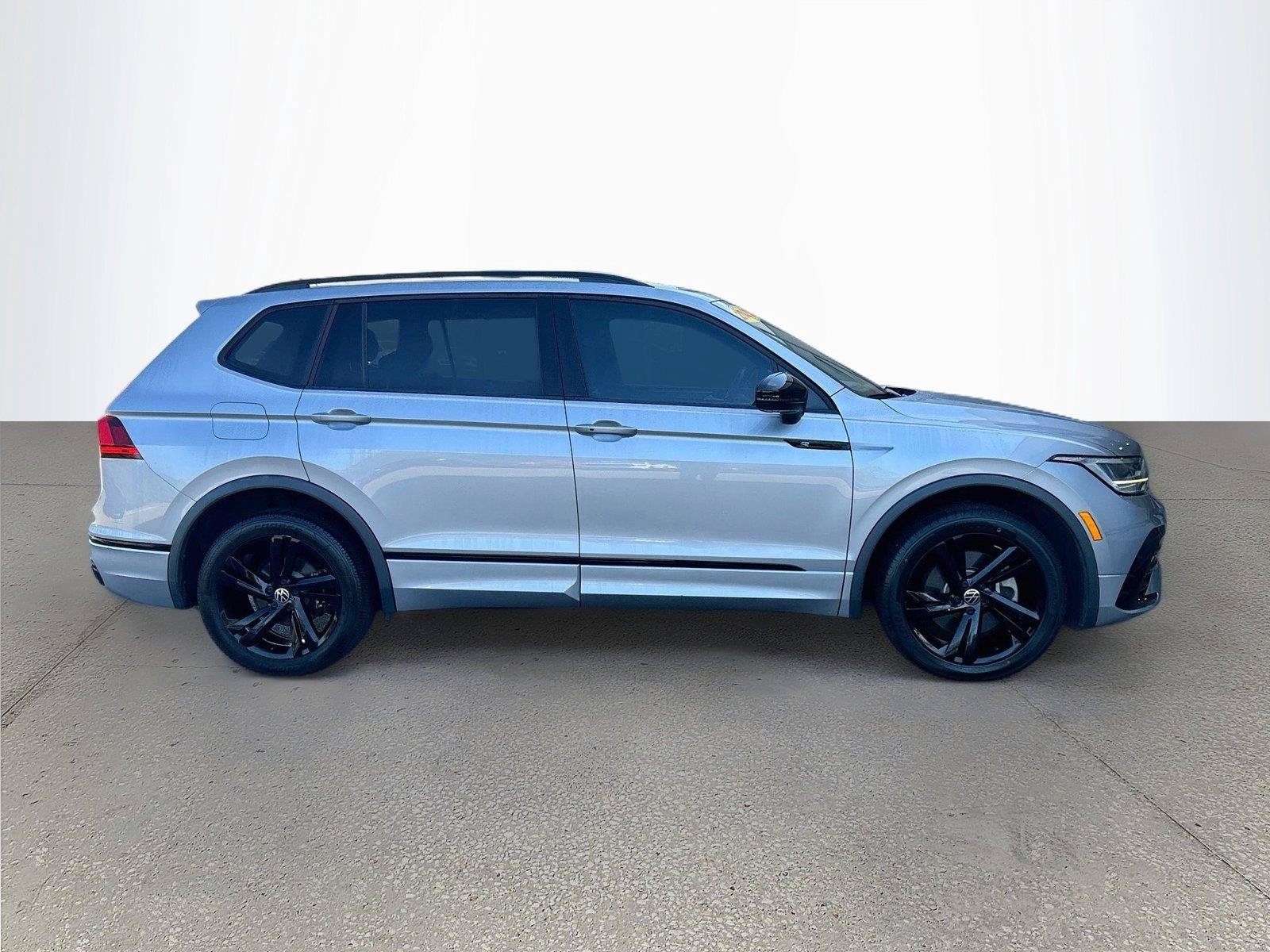 Used 2023 Volkswagen Tiguan SE R-Line FWD image 3