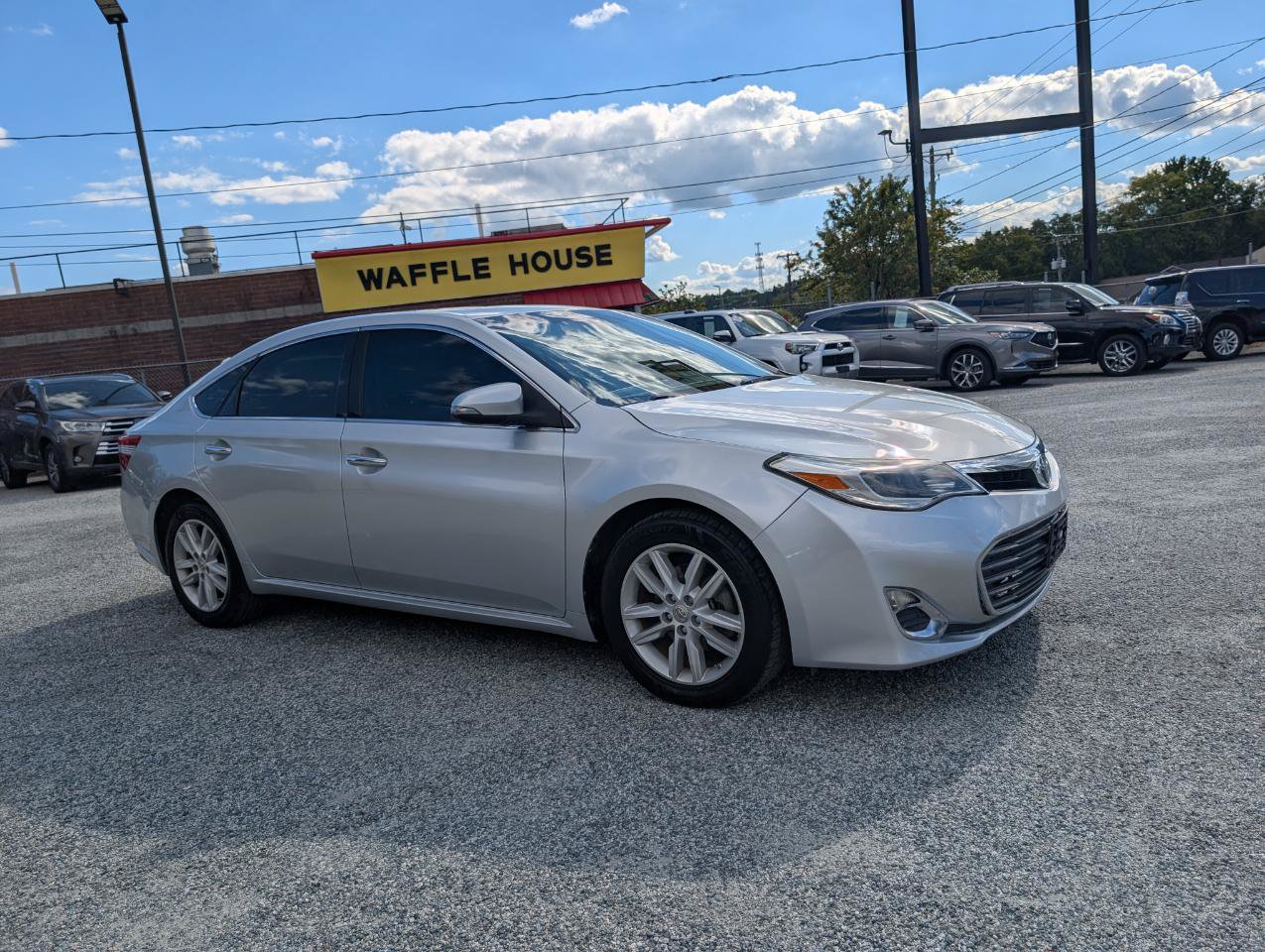 Used 2014 Toyota Avalon XLE Premium FWD image 3