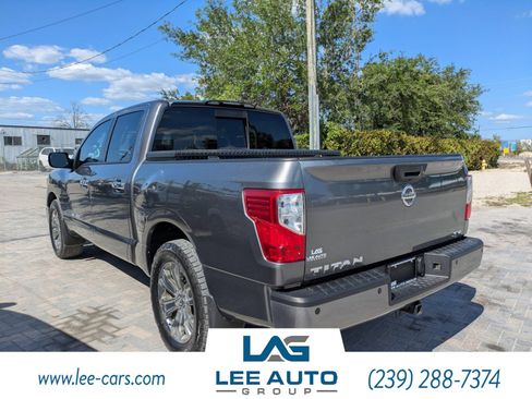Used 2018 Nissan Titan SV w/ SV Convenience Package RWD image 5