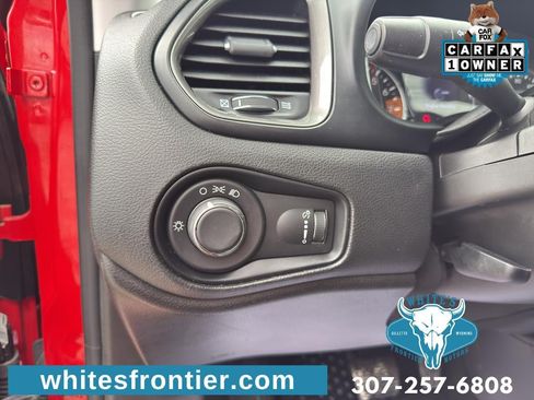 Used 2023 Jeep Renegade Latitude AWD/4WD image 17