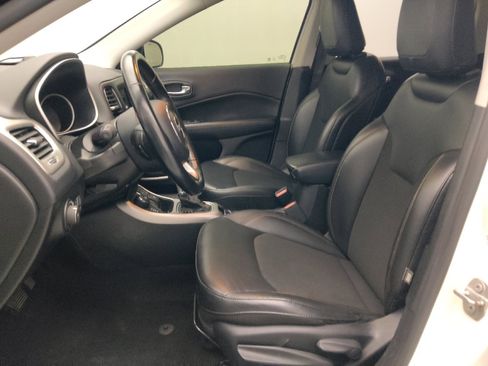 Used 2020 Jeep Compass Latitude w/ Cold Weather Group AWD/4WD image 17