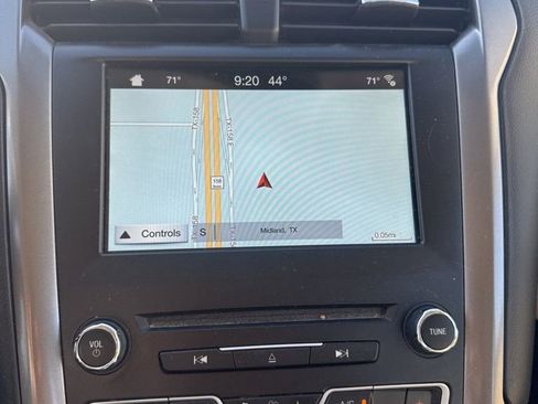 Used 2017 Ford Fusion SE w/ Fusion SE Technology Package image 15