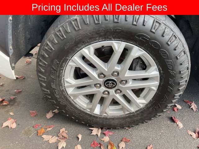 Used 2022 Toyota Tundra SR5 w/ SR5 Convenience Package AWD/4WD image 2