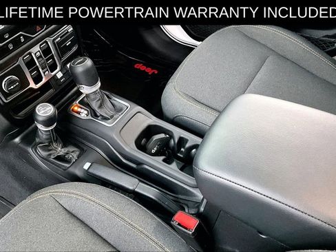 Used 2025 Jeep Gladiator Sport AWD/4WD image 19