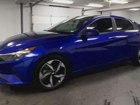 Used 2023 Hyundai Elantra SEL w/ Convenience Package FWD image 4