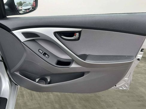 Used 2016 Hyundai Elantra SE FWD image 10