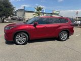 Used 2024 Toyota Highlander Platinum image 3