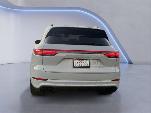 Used 2023 Porsche Cayenne Turbo image 5