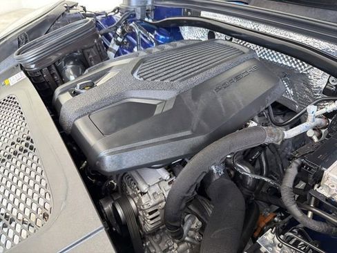 Used 2023 Porsche Macan AWD/4WD image 29