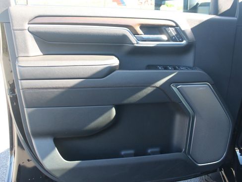 Used 2025 Chevrolet Silverado 2500 High Country w/ High Country Premium Package AWD/4WD image 13
