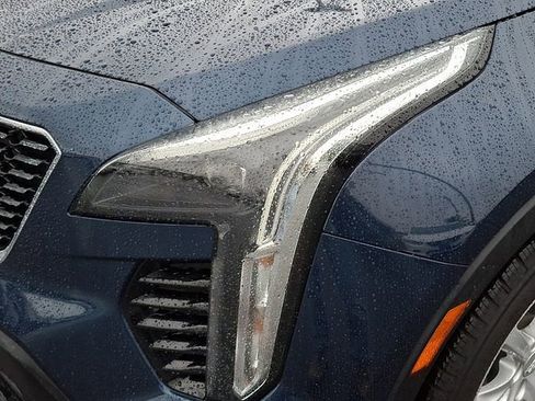 Used 2021 Cadillac XT4 Luxury w/ Cold Weather Package image 9