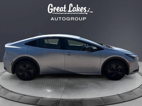 Used 2025 Toyota Prius LE FWD image 6