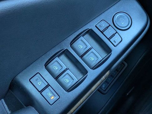 Used 2018 GMC Yukon Denali image 27