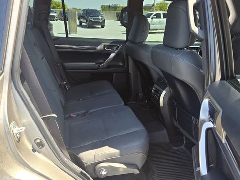 Used 2020 Lexus GX 460 Premium w/ Premium Package image 11