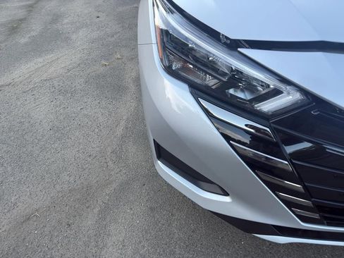 New 2025 Nissan Versa SR image 10