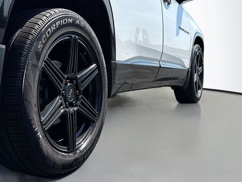 Used 2021 Chevrolet Traverse Premier w/ Redline Edition AWD/4WD image 17
