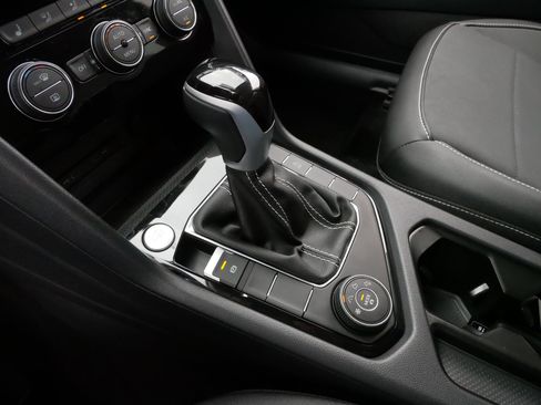 Certified 2024 Volkswagen Taos SE w/ Panoramic Sunroof Package image 24