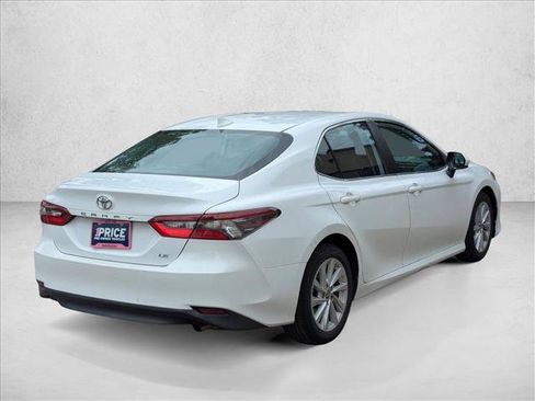 Used 2022 Toyota Camry LE FWD image 5