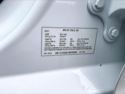 Used 2021 Tesla Model Y Long Range image 32