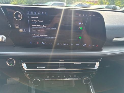 Used 2024 Chevrolet Traverse LT w/ LPO, Floor Liner Package FWD image 28