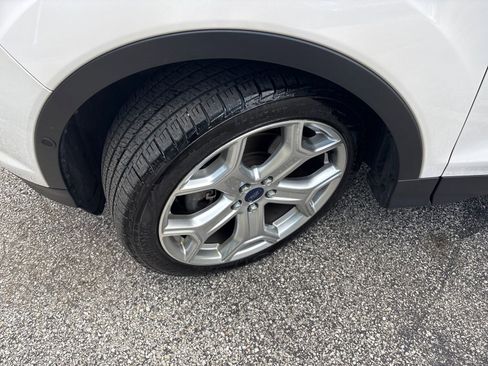 Used 2017 Ford Escape Titanium w/ Equipment Group 301A AWD/4WD image 27