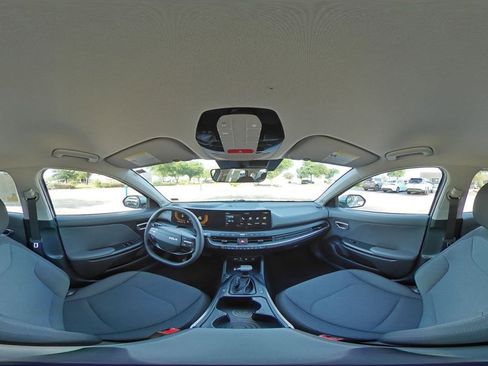 Used 2025 Kia K4 LXS image 44