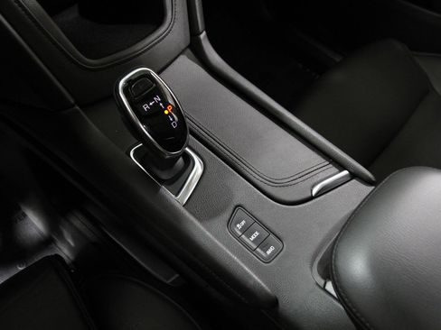 Used 2017 Cadillac XT5 Luxury w/ Driver Awareness Package image 15