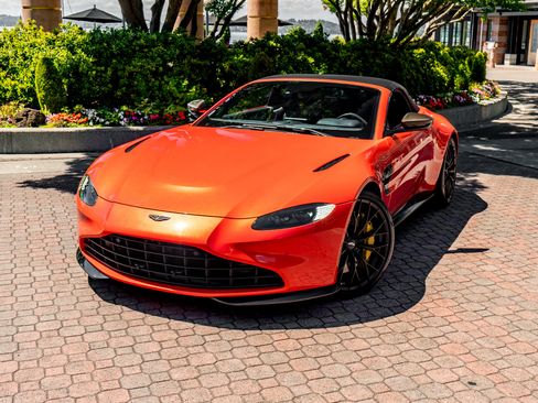 Used 2023 Aston Martin V8 Vantage Roadster RWD image 33
