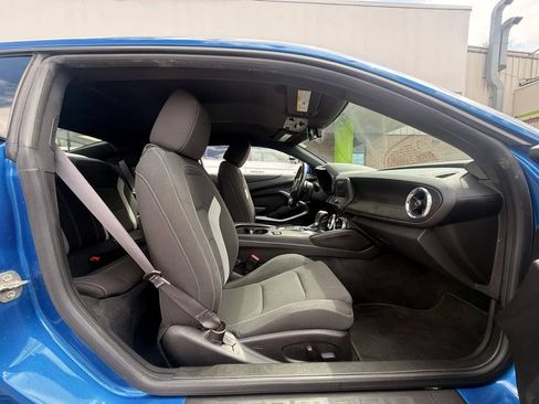 Used 2017 Chevrolet Camaro LT RWD image 18
