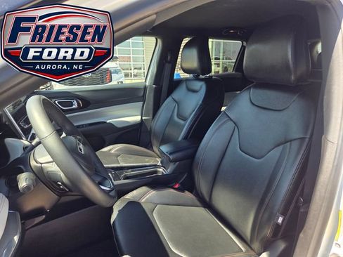 Used 2024 Jeep Compass Limited AWD/4WD image 13