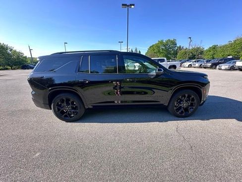 Used 2025 Chevrolet Traverse RS AWD/4WD image 2