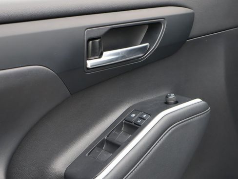 Used 2021 Toyota Highlander XLE image 22