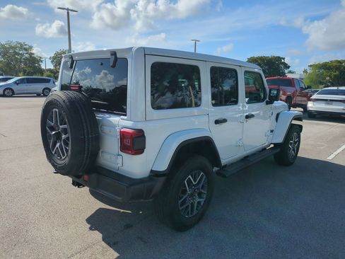 Used 2025 Jeep Wrangler Unlimited Sahara w/ Safety Group AWD/4WD image 6