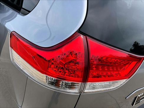 Used 2013 Toyota Sienna XLE FWD image 26
