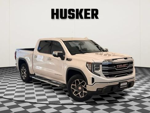 Used 2022 GMC Sierra 1500 SLT AWD/4WD image 1
