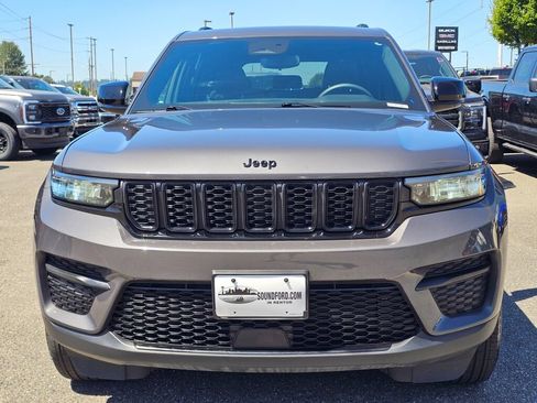 Used 2024 Jeep Grand Cherokee Altitude AWD/4WD image 2