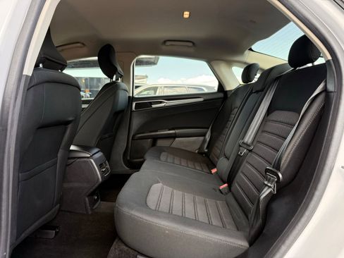 Used 2019 Ford Fusion SE FWD image 14