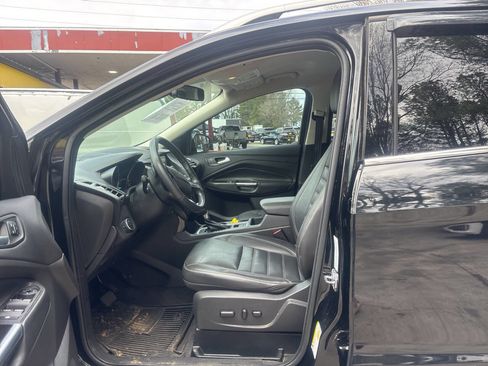 Used 2017 Ford Escape Titanium image 9